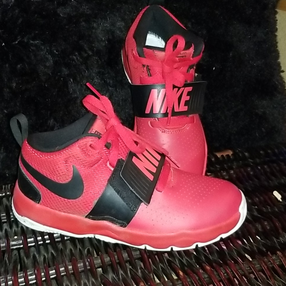 NIKE TEAM HUSTLE